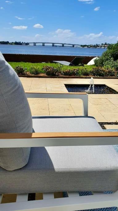 King Bedroom Waterfront Courtyard Sylvania