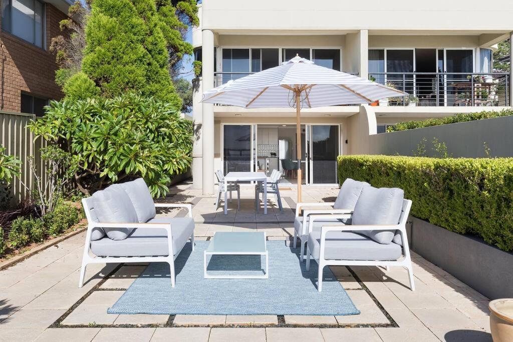 Apartment King Bedroom Waterfront Courtyard *