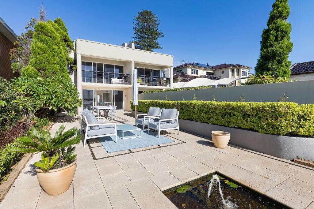 King Bedroom Waterfront Courtyard